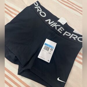Woman’s brand new Nike Pro shorts!
